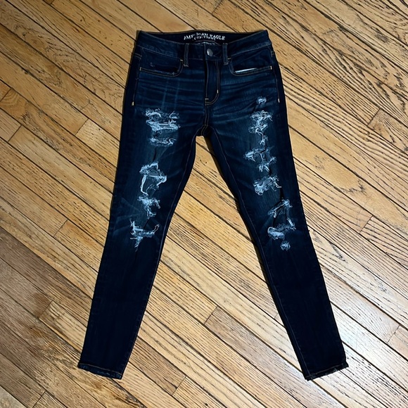 American Eagle Dark Wash Destructed Stretch Jeggings sz 2 Short Like New - Picture 1 of 8